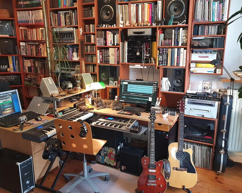 Lo que suena en mi estudio mientras trabajo: la banda sonora que ordena mi día
